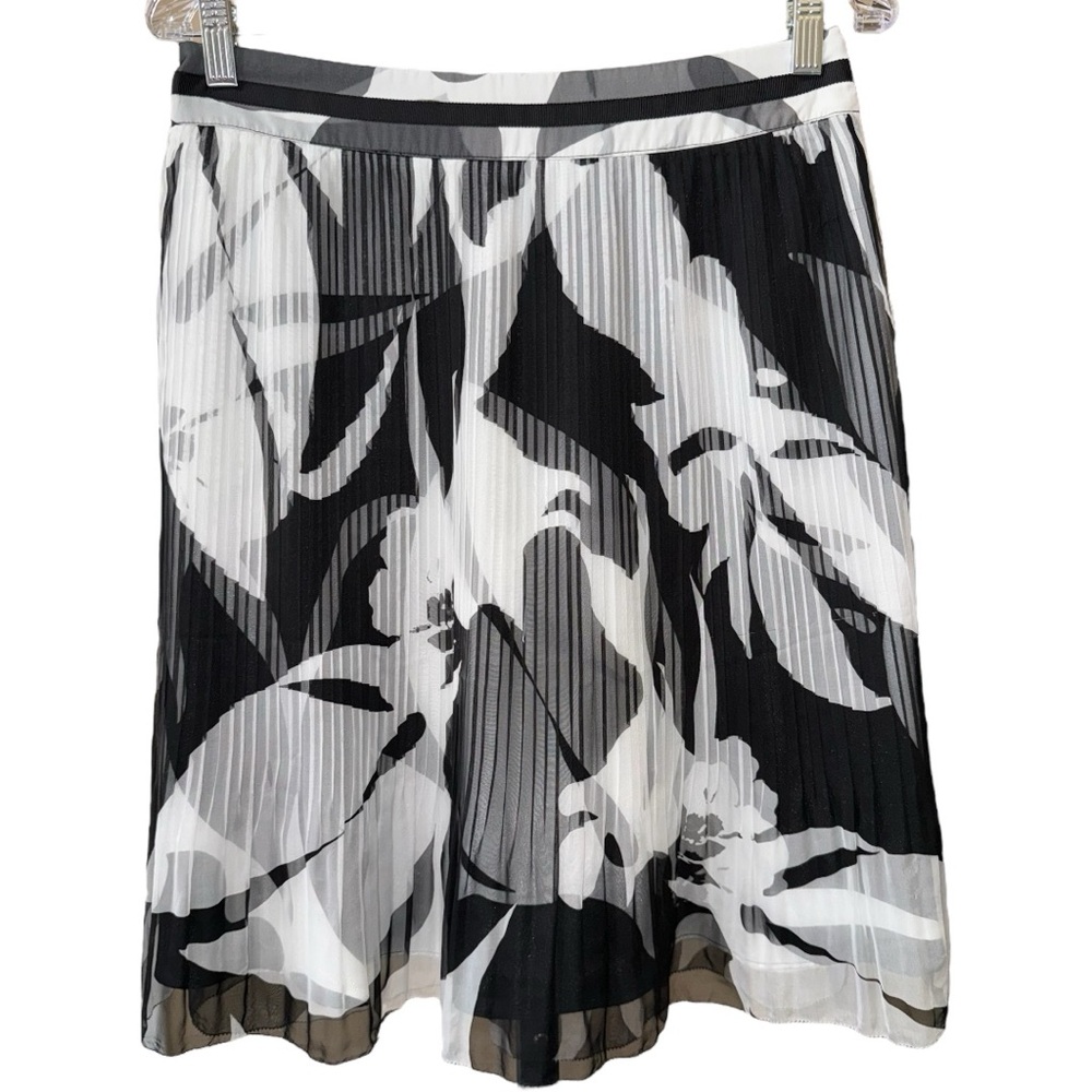 WHBM Floral Pleated Skirt Women's Size 4 Black White
